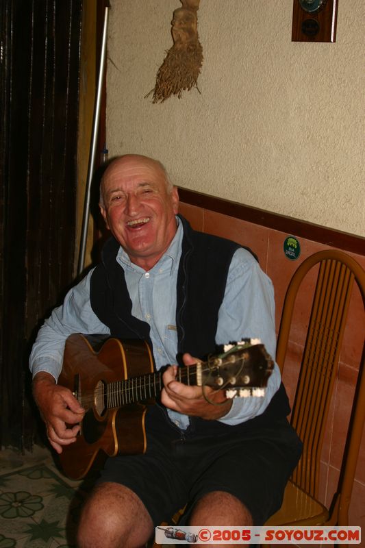 Hoi An - John playing au Cafe des Amis
Mots-clés: Vietnam Hoi An Nuit