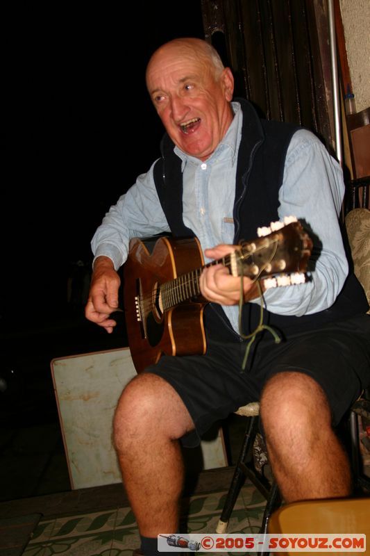 Hoi An - John playing au Cafe des Amis
Mots-clés: Vietnam Hoi An Nuit