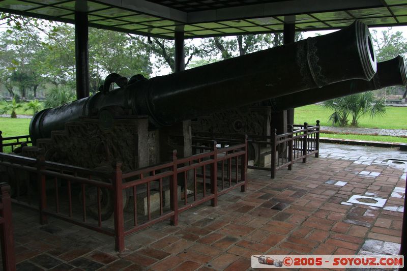 Hue Citadel - Nine Holy Cannons
Mots-clés: Vietnam Armee