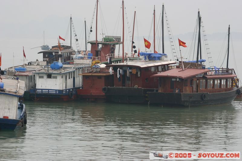 Halong Bay - Halong City Harbour
Mots-clés: Vietnam mer Port bateau