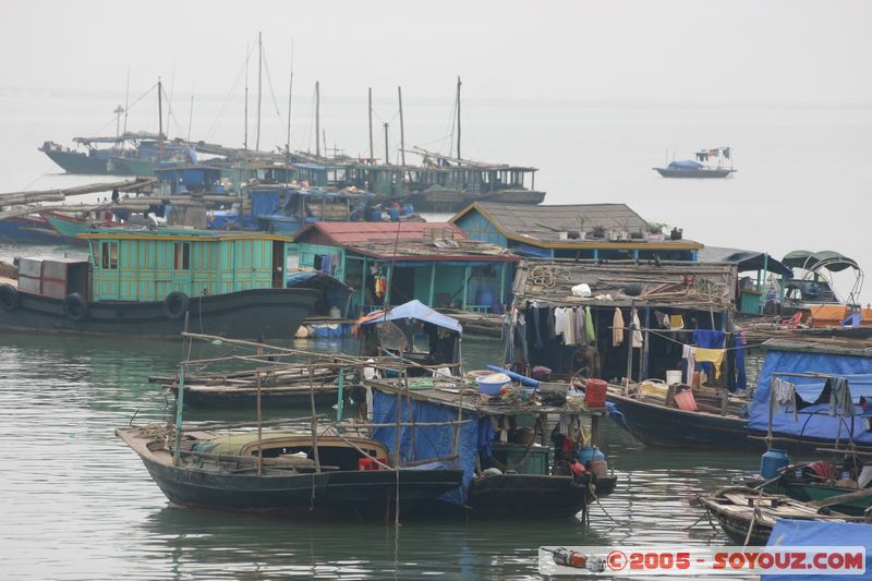 Halong Bay - Halong City Harbour
Mots-clés: Vietnam mer Port bateau
