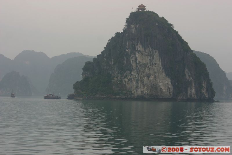 Halong Bay - Dao Ti Top (Titov Island)
Mots-clés: Vietnam patrimoine unesco mer brume