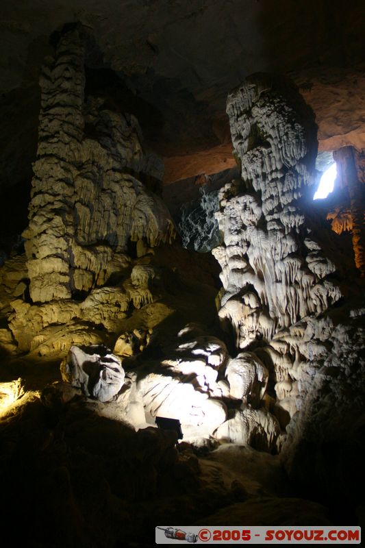 Halong Bay - Sung Sot Caves (Grotte des Surprises)
Mots-clés: Vietnam patrimoine unesco grotte