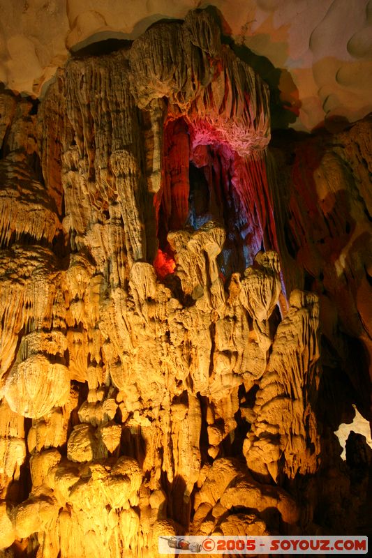 Halong Bay - Sung Sot Caves (Grotte des Surprises)
Mots-clés: Vietnam patrimoine unesco grotte