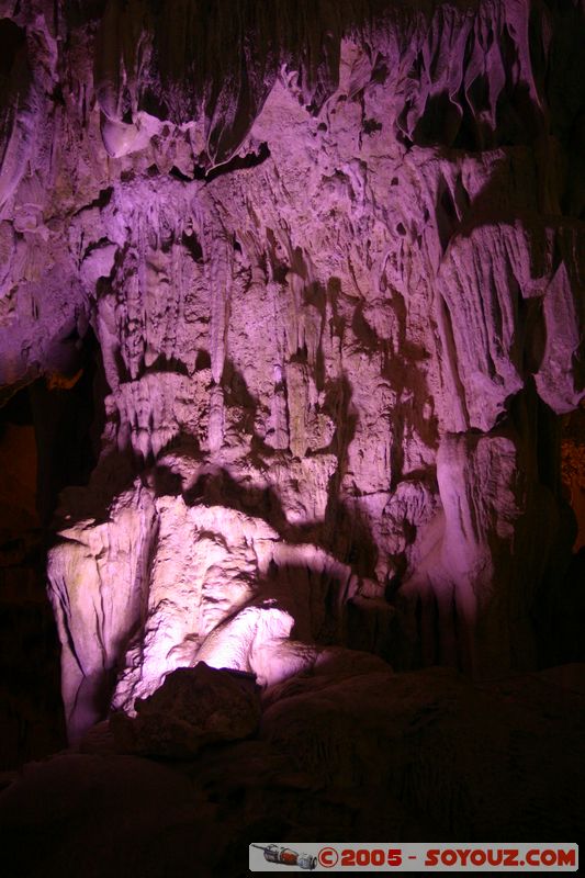 Halong Bay - Sung Sot Caves (Grotte des Surprises)
Mots-clés: Vietnam patrimoine unesco grotte