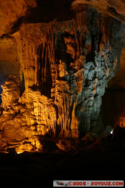 Halong Bay - Sung Sot Caves (Grotte des Surprises)
Mots-clés: Vietnam patrimoine unesco grotte
