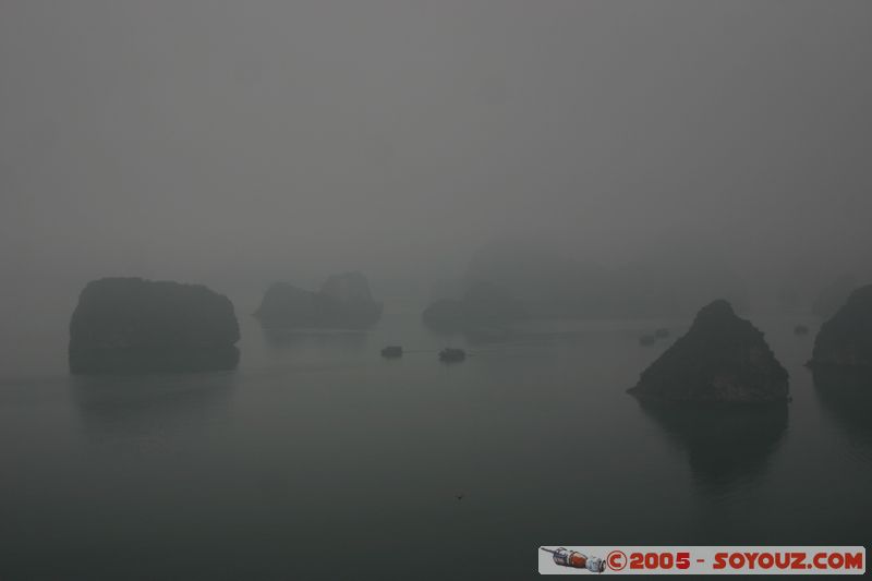 Halong Bay - View from Dao Ti Top (Titov Island)
Mots-clés: Vietnam patrimoine unesco mer brume