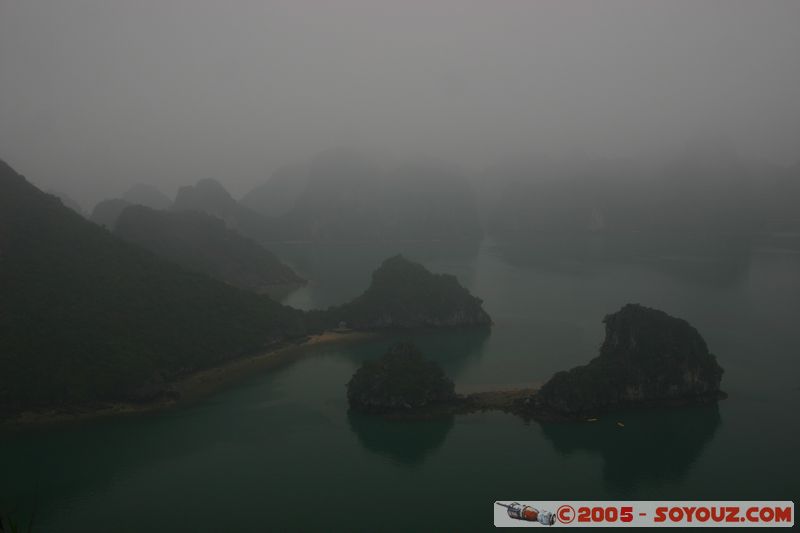 Halong Bay - View from Dao Ti Top (Titov Island)
Mots-clés: Vietnam patrimoine unesco mer brume