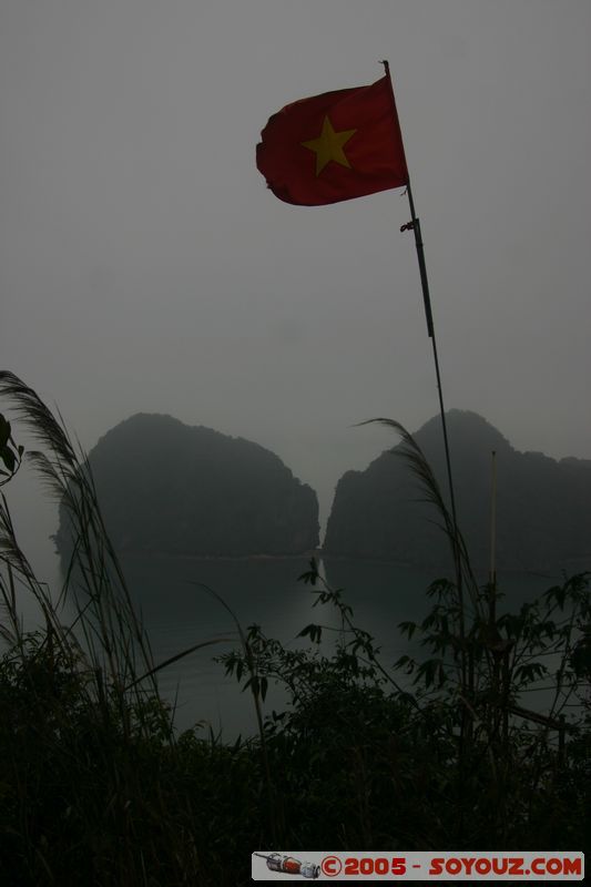 Halong Bay - View from Dao Ti Top (Titov Island)
Mots-clés: Vietnam patrimoine unesco mer brume