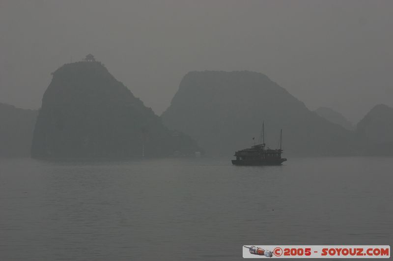 Halong Bay - Dao Ti Top (Titov Island)
Mots-clés: Vietnam patrimoine unesco mer brume bateau