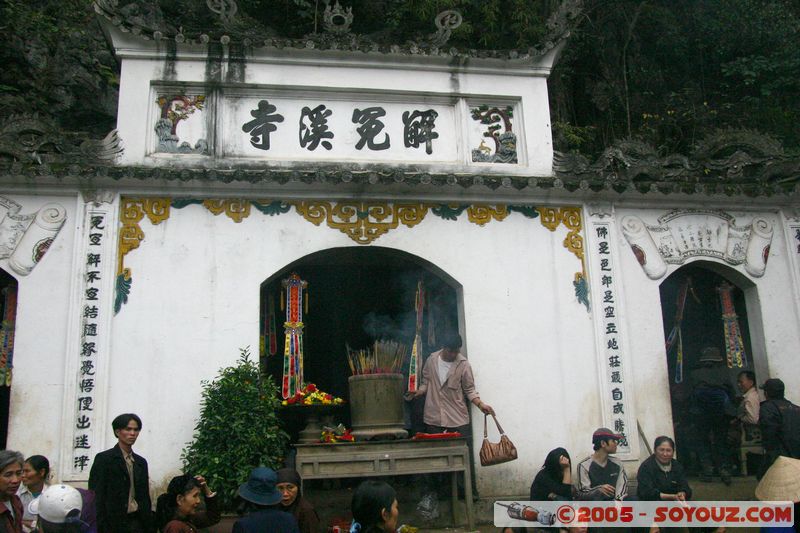 Chua Huong (Perfume pagoda) - Walk to Huong Tich Chu
Mots-clés: Vietnam Boudhiste