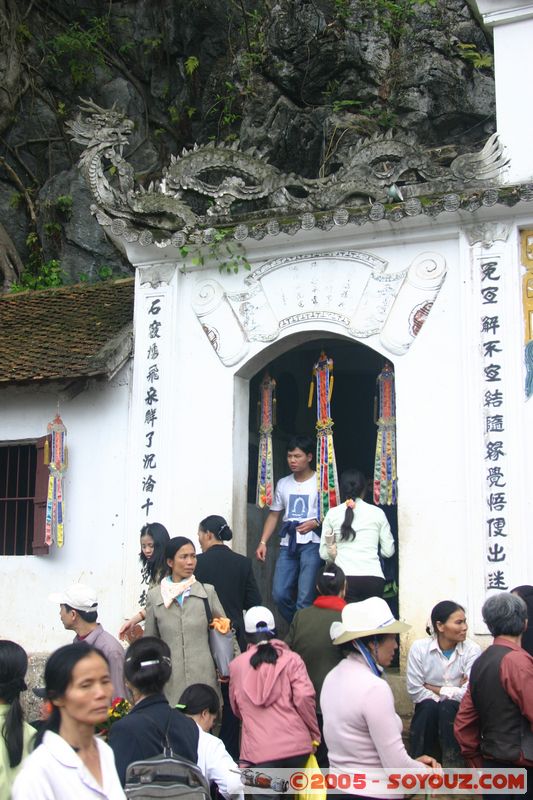 Chua Huong (Perfume pagoda) - Walk to Huong Tich Chu
Mots-clés: Vietnam Boudhiste