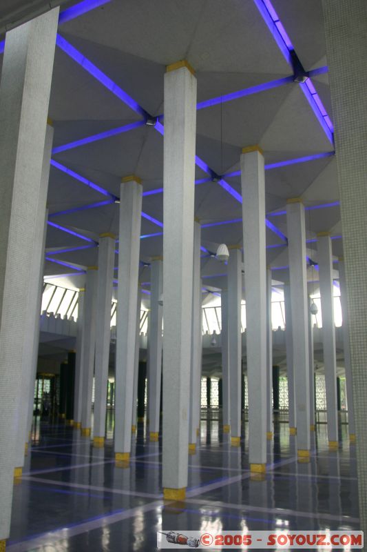 Masjid Negara
mosquée nationale - national mosque
Mots-clés: Central Market Dataran Merdeka Federal Territory Kuala Lumpur Malaysia Masjid Negara Menara Petronas Twin Towers Twin Towers