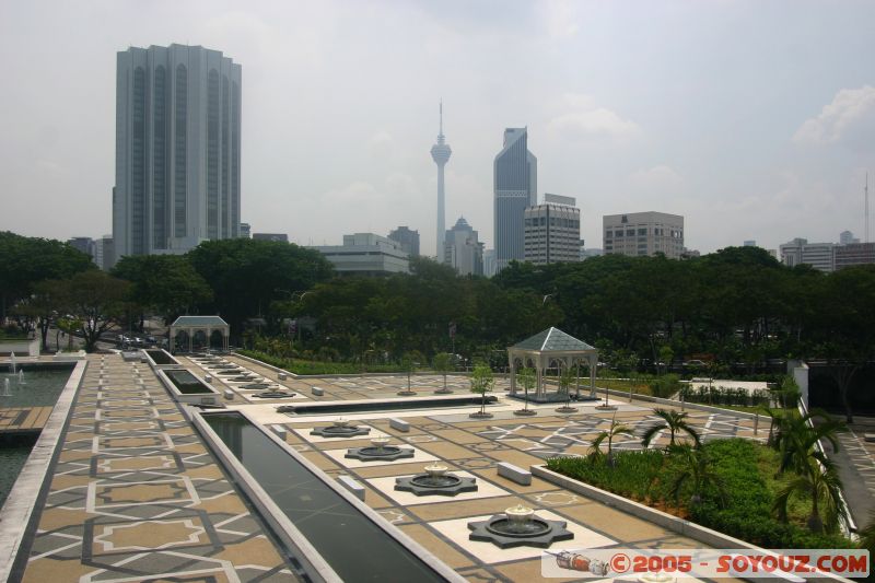 Le parc entourant Masjid Negara
park surounding Masjid Negara
Mots-clés: Central Market Dataran Merdeka Federal Territory Kuala Lumpur Malaysia Masjid Negara Menara Petronas Twin Towers Twin Towers