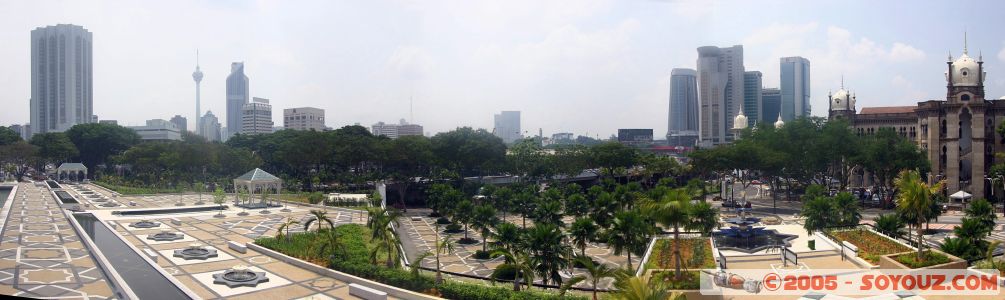 Vue panoramique depuis Masjid Negara
Panoramic view from Masjid Negara
Mots-clés: Central Market Dataran Merdeka Federal Territory Kuala Lumpur Malaysia Masjid Negara Menara Petronas Twin Towers Twin Towers