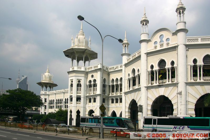 Ancienne gare
old train station
Mots-clés: Central Market Dataran Merdeka Federal Territory Kuala Lumpur Malaysia Masjid Negara Menara Petronas Twin Towers Twin Towers