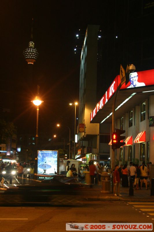 Vue de nuit du quartier Golden Triangle
night view of the Golden Triangle area
Mots-clés: Central Market Dataran Merdeka Federal Territory Kuala Lumpur Malaysia Masjid Negara Menara Petronas Twin Towers Twin Towers