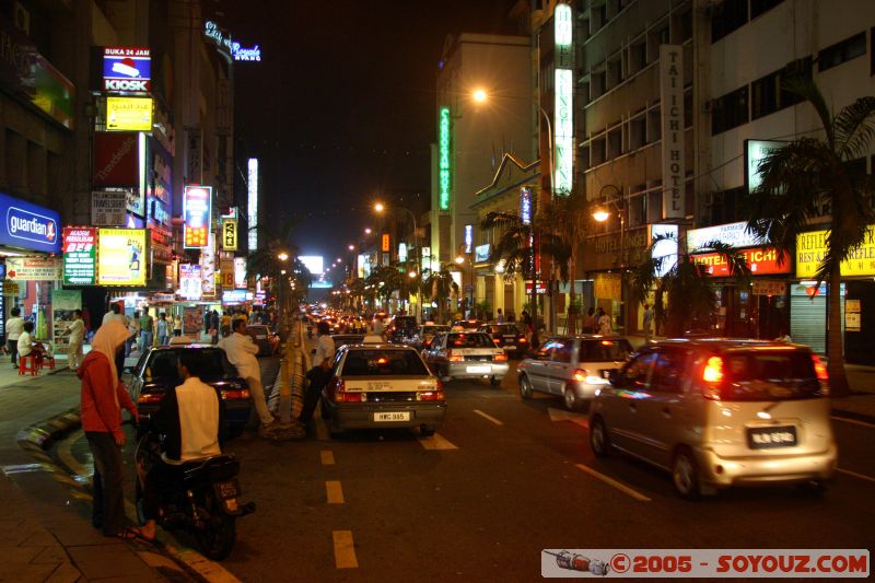 Vue de nuit du quartier Golden Triangle
night view of the Golden Triangle area
Mots-clés: Central Market Dataran Merdeka Federal Territory Kuala Lumpur Malaysia Masjid Negara Menara Petronas Twin Towers Twin Towers