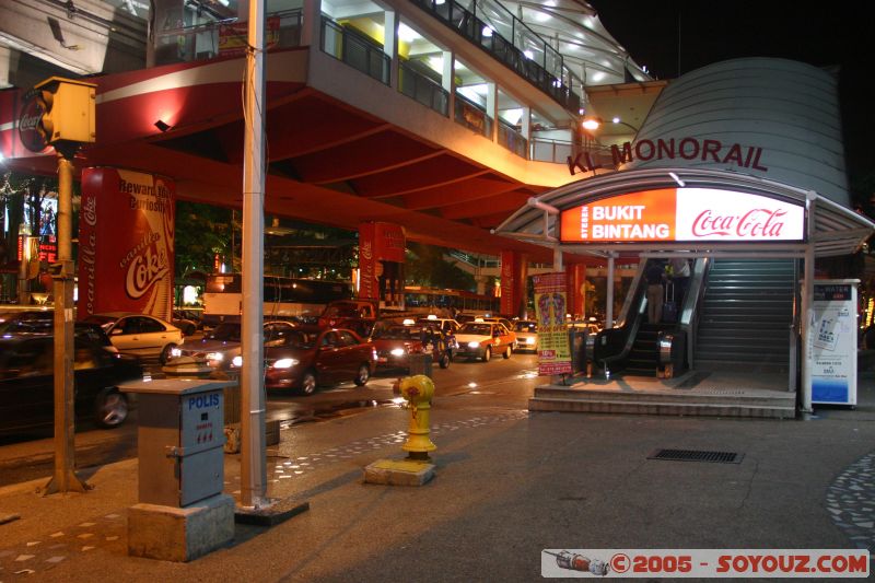 Vue de nuit du quartier Golden Triangle
night view of the Golden Triangle area
Mots-clés: Central Market Dataran Merdeka Federal Territory Kuala Lumpur Malaysia Masjid Negara Menara Petronas Twin Towers Twin Towers