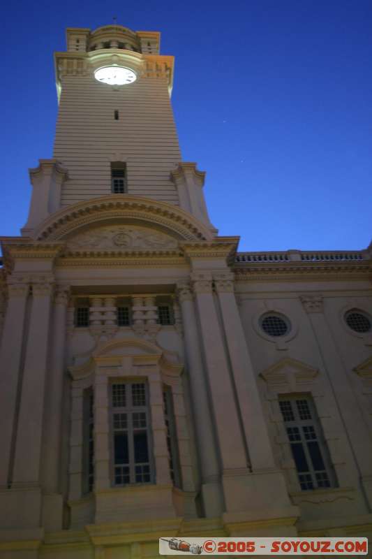 Victoria Theatre & Concert Hall
By night
