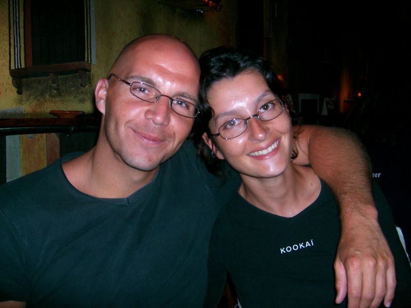 Seb et Manue
Le couple de Suisses que j'ai croisé tout au long de mon tour du Monde. La c'était la 1er photo. 
Suisses - Panajachel (Guatemala) - May 2004
