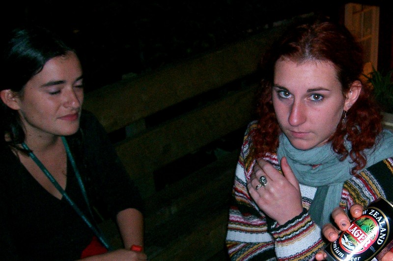 Camille et Eleonore
Rencontrées dans notre hôtel à Auckland.
Françaises - Auckland (Nouvelle-Zelande) - Octobre 2004
