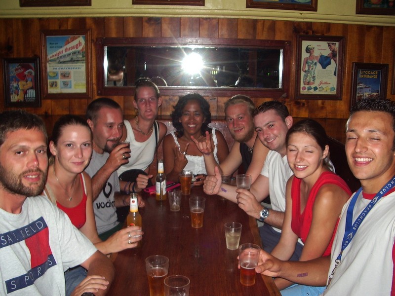 Soirée dans un bar à Cairns
un peu de tout - Cairns (Australie) - Décembre 2004
