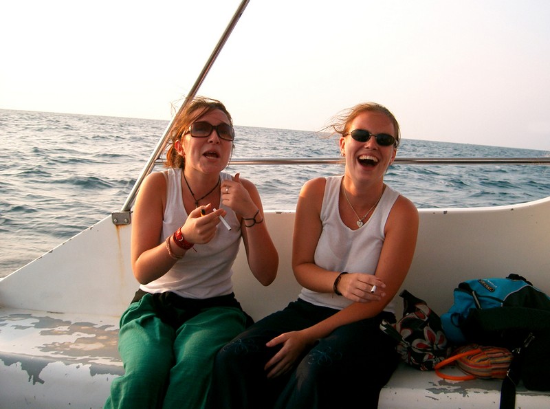 Amy et sa copine
Anglaises - Taman Negara (Malaisie) - Avril 2005
Mots-clés: Kecil Malaysia Perhentian Islands beach diving paradis paradise plongés scuba