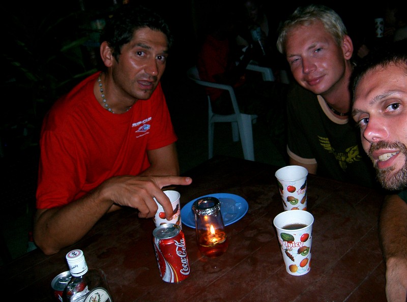Marco et Kevin
Italien - Canadien - Perhantian Island (Malaisie) - Avril 2005
