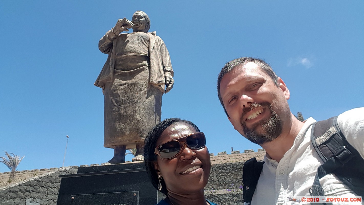 Sao Vicente - Aeroporto Internacional Cesaria Evora
Mots-clés: Sao Vicente Aeroporto Internacional Cesaria Evora sculpture statue
