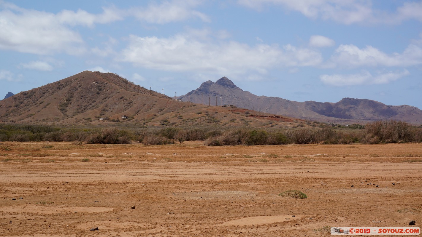 Sao Vicente - Lazareto - Ba&iacute;a do Porto Grande
Mots-clés: Cap-Vert Ch&atilde; de Monte Sossego CPV geo:lat=16.87615397 geo:lon=-24.99980205 geotagged Sao Vicente Lazareto Ba&iacute;a do Porto Grande Mer Eolienne