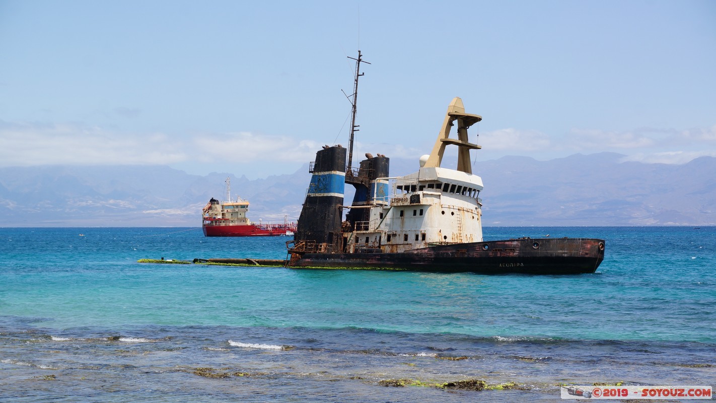 Sao Vicente - Lazareto - Ba&iacute;a do Porto Grande
Mots-clés: Cap-Vert Ch&atilde; de Monte Sossego CPV geo:lat=16.87534100 geo:lon=-25.00272000 geotagged Sao Vicente Lazareto Ba&iacute;a do Porto Grande Mer bateau