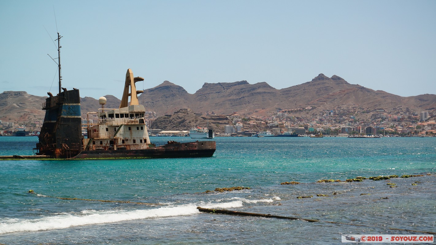 Sao Vicente - Lazareto - Ba&iacute;a do Porto Grande
Mots-clés: Cap-Vert Ch&atilde; de Monte Sossego CPV geo:lat=16.87507333 geo:lon=-25.00433933 geotagged Sao Vicente Lazareto Ba&iacute;a do Porto Grande Mer bateau