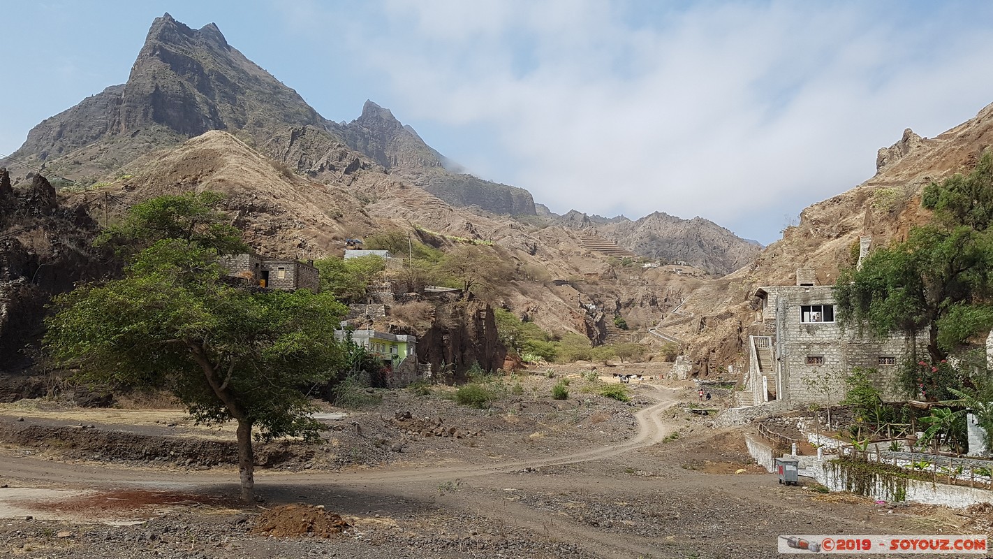 Santo Antao - Estrada  Boca de Coruja - Cruzinha
Mots-clés: Boca de Coruja Cap-Vert CPV geo:lat=17.15403104 geo:lon=-25.13140295 geotagged Santo Antao Montagne Estrada  Boca de Coruja - Cruzinha