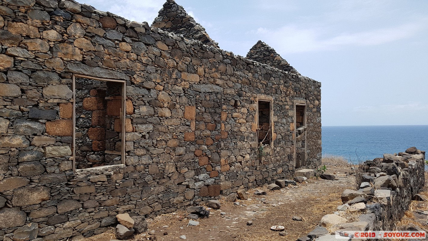 Santo Antao - Caminhada Cruzinas - Ponta do Sol - Ruina
Mots-clés: Santo Antao Caminhada Cruzinas - Ponta do Sol Montagne Mer Ruines