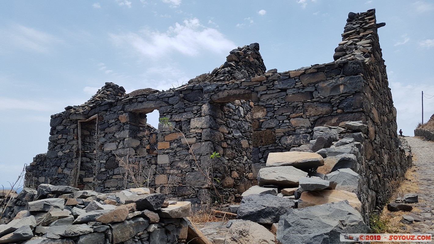 Santo Antao - Caminhada Cruzinas - Ponta do Sol - Ruina
Mots-clés: Santo Antao Caminhada Cruzinas - Ponta do Sol Montagne Ruines