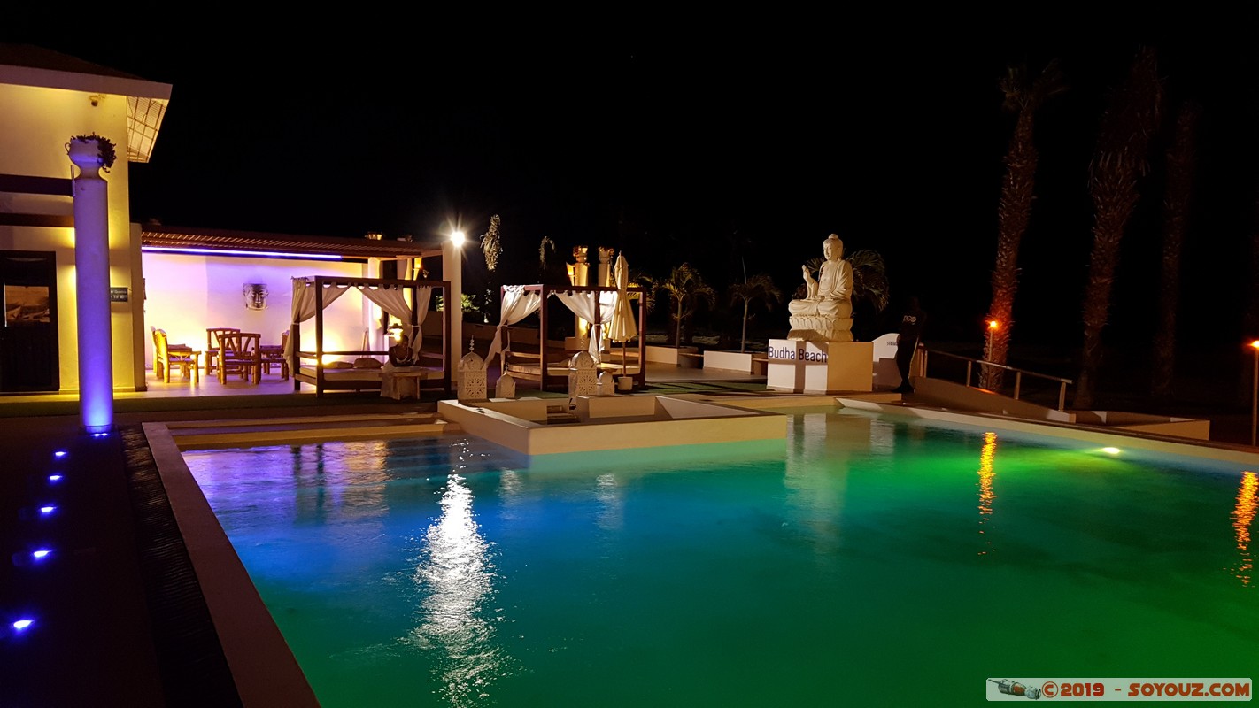 Sal - Santa Maria by night - The Budha Beach Hotel
Mots-clés: Sal Santa Maria The Budha Beach Hotel Nuit Piscine