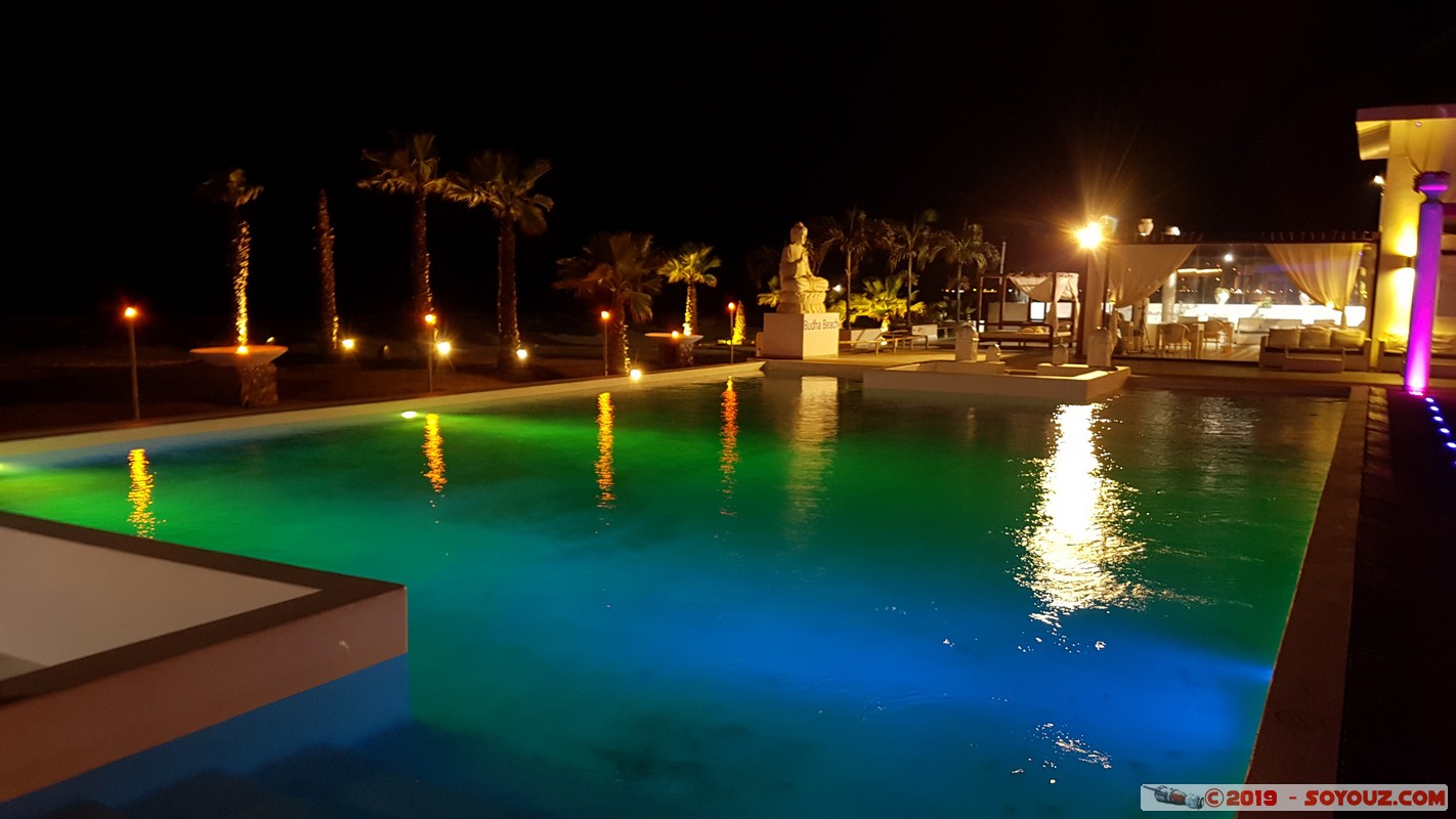 Sal - Santa Maria by night - The Budha Beach Hotel
Mots-clés: Sal Santa Maria The Budha Beach Hotel Nuit Piscine
