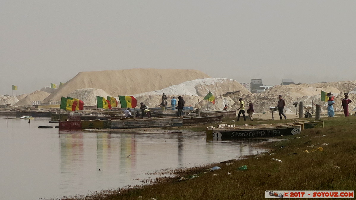 Lac Rose (lac Retba) - Exploitation du sel
Mots-clés: geo:lat=14.83269998 geo:lon=-17.24241436 geotagged Niaga Peul Region Dakar SEN Senegal Lac