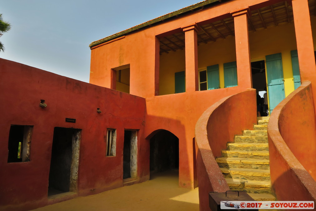 Ile de Gor&eacute;e - Maision des Esclaves
Mots-clés: geo:lat=14.66765286 geo:lon=-17.39730120 geotagged Gor&eacute;e Region Dakar SEN Senegal Ile de Gor&eacute;e patrimoine unesco Maision des Esclaves Colonial Francais Hdr