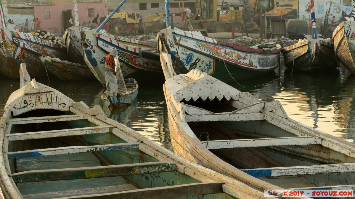 Saint-Louis - Bateaux de pecheurs au soleil couchant
Mots-clés: geo:lat=16.02492515 geo:lon=-16.50626868 geotagged Guet Ndar Region Saint-Louis SEN Senegal Saint-Louis patrimoine unesco Lumiere sunset bateau