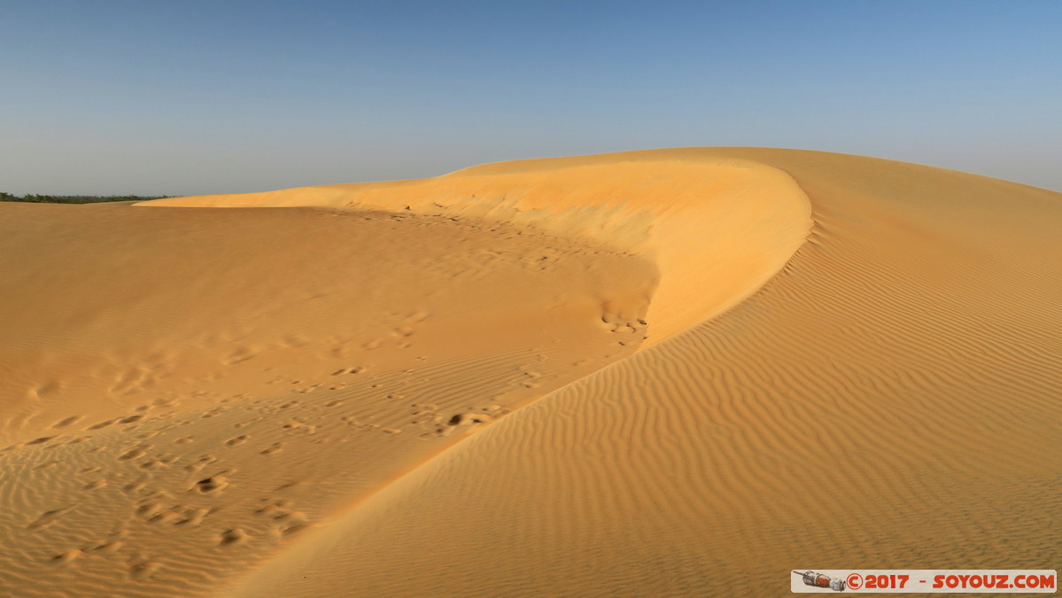 Desert de Lompoul
Mots-clés: geo:lat=15.46102217 geo:lon=-16.69058204 geotagged SEN Senegal Thi&egrave;s Tioukougne Peul D&eacute;sert de Lompoul Desert