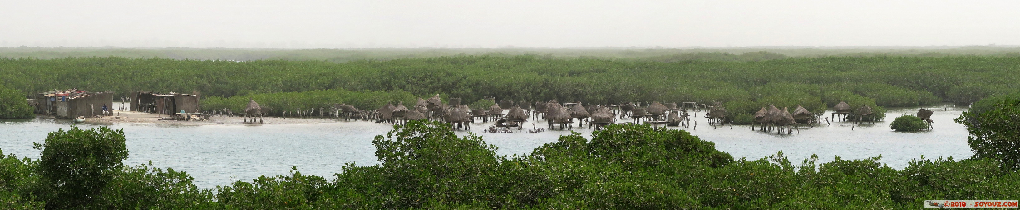 Ile de Fadiouth - Panorama Greniers &agrave; mil sur pilotiis
Mots-clés: geo:lat=14.15604057 geo:lon=-16.82542205 geotagged Joal-Fadiout SEN Senegal Thi&egrave;s Ile de Fadiouth Greniers &agrave; mil sur pilotiis panorama