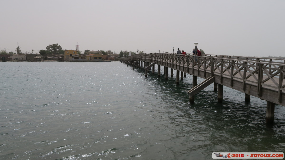 Pont vers le cimetiere de Fadiouth
Mots-clés: geo:lat=14.15530195 geo:lon=-16.82537377 geotagged Joal-Fadiout SEN Senegal Thi&egrave;s Ile de Fadiouth Pont