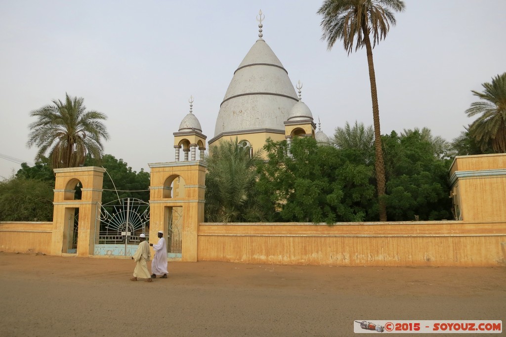 Khartoum - Omdurman - Mahdi's Tomb
Mots-clés: geo:lat=15.63950352 geo:lon=32.48817086 geotagged Khartoum Omdurman SDN Soudan Mahdi's Tomb Tombe Mosque