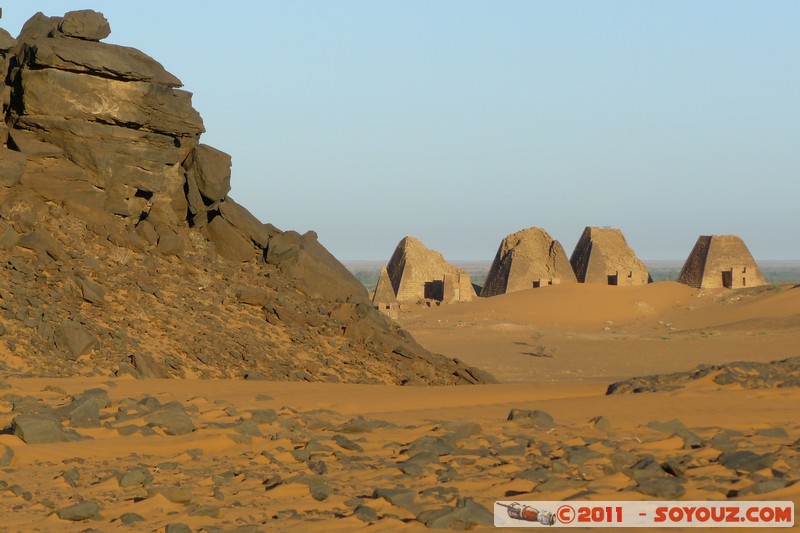 Sunrise on Meroe pyramids
Mots-clés: geo:lat=16.93373290 geo:lon=33.75527859 geotagged Hillat ed Darqab Nahr an N&Auml;&laquo;l SDN Soudan Ruines Egypte patrimoine unesco Desert sunset