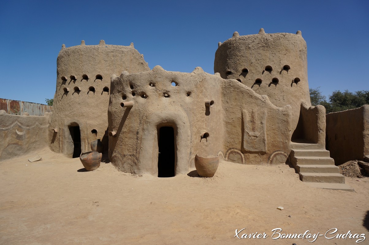 Musee de Gaoui - (ancien) Palais du Sultan
Mots-clés: Chari-Baguirmi Gaoui geo:lat=12.17902854 geo:lon=15.14870748 geotagged TCD Tchad Musee de Gaoui Palais du Sultan
