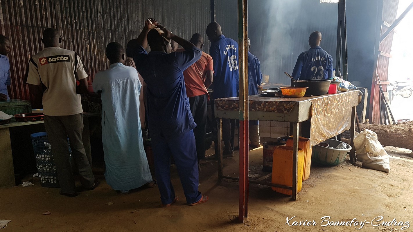 N'Djamena - Boucherie Camel
Mots-clés: Djambangato geo:lat=12.12126770 geo:lon=15.02489805 geotagged TCD Tchad Ville de N'Djamena N'Djamena Boucherie Camel