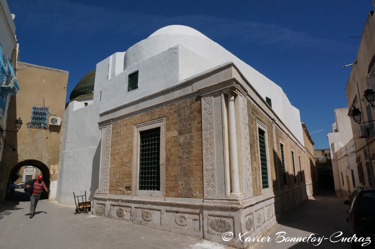 Tunis - Medina - Tourbet El Bey
Mots-clés: geo:lat=36.79352071 geo:lon=10.17302164 geotagged Tourbet El Bey TUN Tūnis Tunisie cimetiere Medina