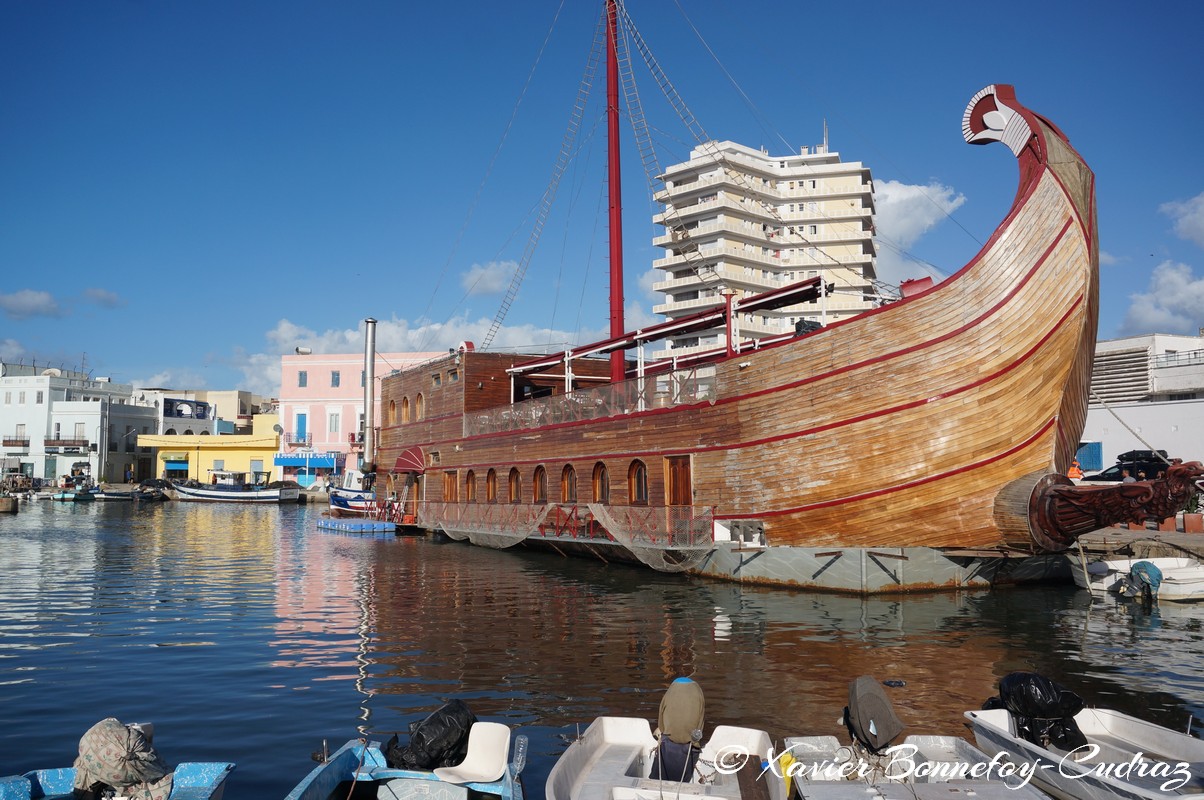 Bizerte - Le Vieux Port - Restaurant Le Ph&eacute;nicien
Mots-clés: Banzart geo:lat=37.27555539 geo:lon=9.87559319 geotagged La Ksiba TUN Tunisie Bizerte Le vieux port bateau
